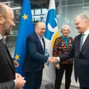 Порошенко на зустрічі з делегацією ЄНП закликав прискорити переговори про вступ України до Євросоюзу