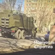 Андрющенко: Росіяни змінили тактику переміщення колон в Маріуполі