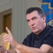 Данілов про ймовірність відходу від Бахмута: "Це наша земля, і ми не маємо права її не боронити"