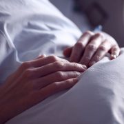 Лікар встановив неправильний діагноз і наполягав на видаленні органа, якого у жінки не було