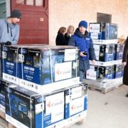 На Прикарпатті передали 13 генераторів до місць проживання ВПО