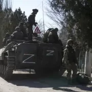 ОВА: На Луганщині росіяни мародерять у селах під приводом пошуку диверсантів