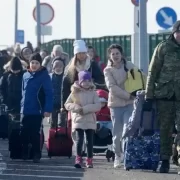 США продовжили на рік термін програми для біженців з України