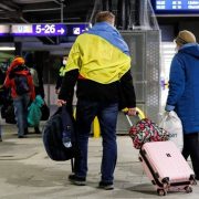 Українські біженці в Польщі можуть отримати кошти на придбання ліків: деталі