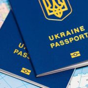 В Україні не будуть анульовувати закордонні паспорти через зміну правил транслітерації