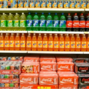 В Україні введуть податок на солодку воду: на скільки збільшиться вартість пляшки