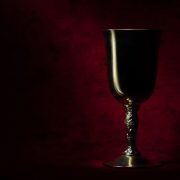 Жінка “перетворила хліб на вино” і її охрестили “Ісусом”: як це їй вдалося