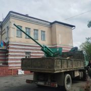 На Прикарпатті демонтували радянський пам’ятник-гармату