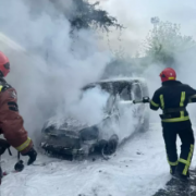На Прикарпатті горіли автомобіль і сміттєзвалище