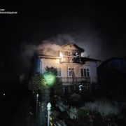 В Калуші горів житловий будинок: вогнеборці врятували двох осіб