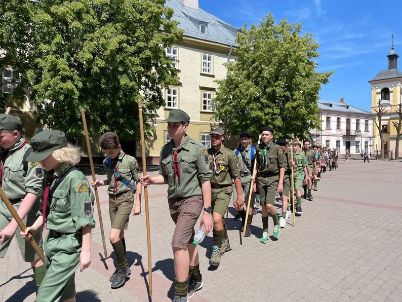 В Івано-Франківську пластуни відзначили День Героїв: репортаж