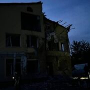Приліт на Львівщині: пошкоджено багатоповерхівку та Науково-дослідницький інститут, є поранені