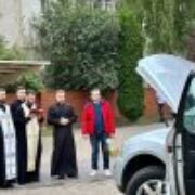 Владика Микола освятив автівку для Збройних сил України
