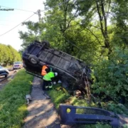 Вранці у Долині перекинувся мікроавтобус: постраждала людина. ФОТО