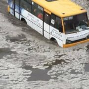 “Несамовита злива рине рясними потоками на міста України, шалена негода суне в цей регіон”: очікуються дощ і гроза