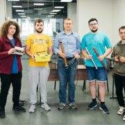 Студенти УКД працюють над створенням нових нагрівальних елементів для опалення приміщень та зігрівання людей. ФОТО
