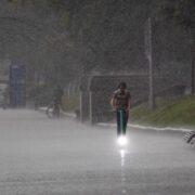 В Україні оголосили штормове попередження: де влуплять грозові дощі, град та шквали