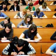 МОН закликають університети не вимагати оплати зі студентів, які претендують на грант