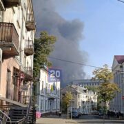 росіяни атакували промисловий об’єкт у сусідній області: що відомо