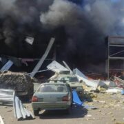 Росіяни вдарили по супермаркету у Костянтинівці: вирує пожежа, 7 поранених