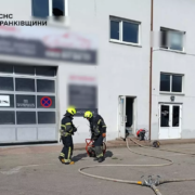 У Франківську горіло комерційне приміщення: евакуювали одну людину