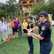 У Франківську патрульні провели цікаві заняття для дітей у таборах. ФОТО