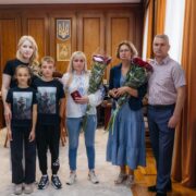 У Франківську родичам загиблих військових передали державні нагороди