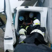 У Павлівці зіткнулися вантажівки: водія деблокували з кабіни. ФОТО