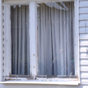 У селі на Франківщині, через атаку росіян, пошкоджені будинки