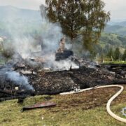 Випивали і сварились: на Верховинщині чоловік спалив будинок співмешканки