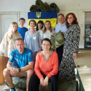Замовлень багато: франківські волонтери створюють маскувальні сітки за новою технікою