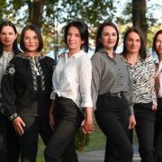 Жінок, які втратили своїх коханих на війні запрошують до фотопроєкту «Дружини Янголів – розправити крила»