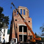 Голиняни продовжують будівництво дзвіниці