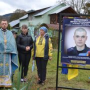 У селі Білоберізка відкрили та освятили Алею Героїв