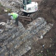 Незважаючи на погоду: на Прикарпатті продовжують латати ями