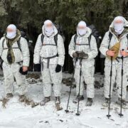 На кордоні затримали чотирьох українців в спецкостюмах: намагались незаконно перетнути кордон