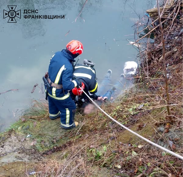 На Косівшині чоловік впав у річку: знадобилась допомога рятувальників