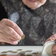 Пенсії зріжуть на 30%: українців попередили про масове зменшення виплат
