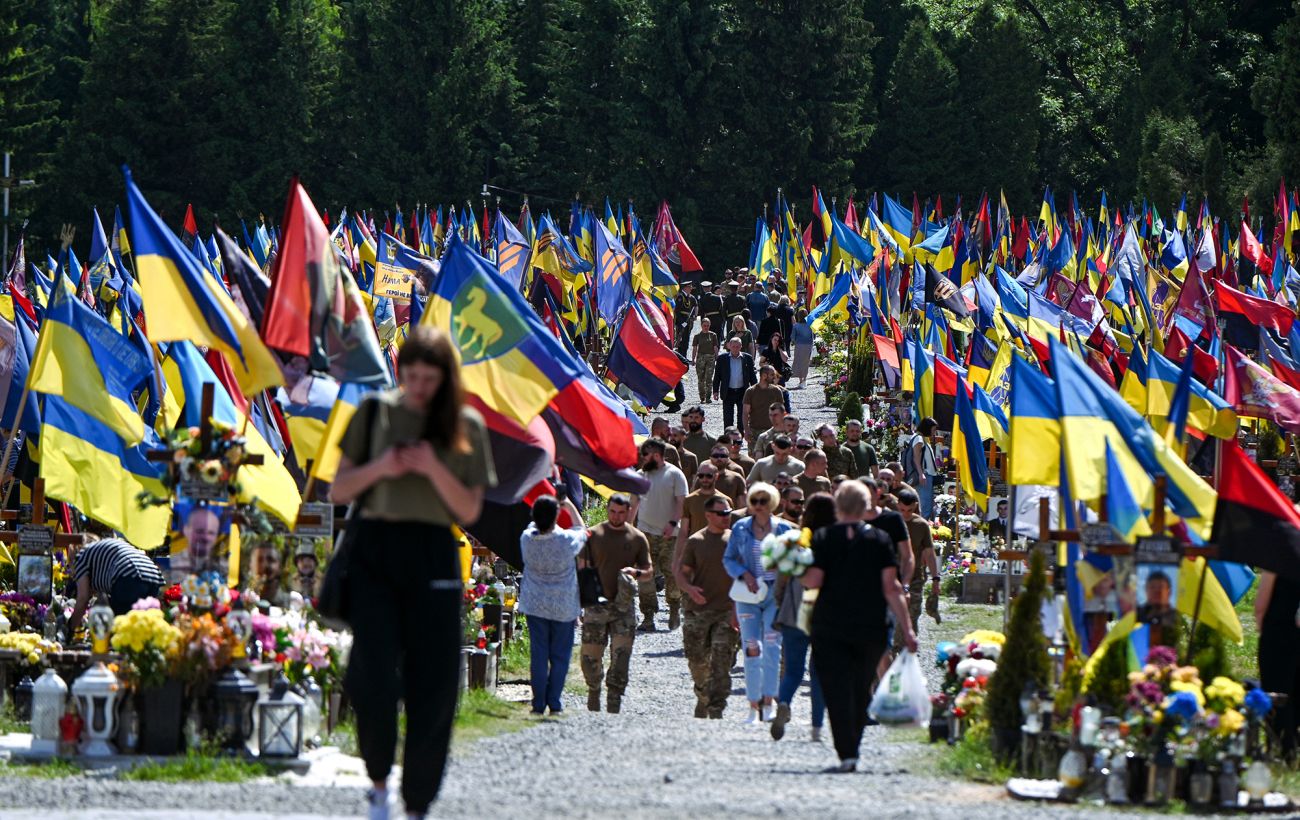 Зеленський підписав закон про поховальний ритуал на військовому меморіальному кладовищі