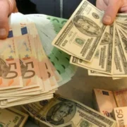 Якщо у вас ще залишилися євро чи долари: українцям запровадили максимально допустиму суму – інакше штраф та купа перевірок