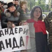 “Бандерівська тварюка”: у Дніпрі батьки учнів та депутати цькують проукраїнську вчительку, чоловік якої загинув в АТО