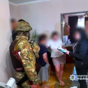 На Франківщині затримали злочинців, які поставляли в колонію наркотики