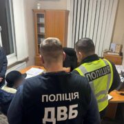 Прикарпатець пропонував 500 доларів поліцейському за незаконне перевезення лісодеревини