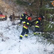 У Верховинському районі перекинувся автомобіль: рятувальники деблокували потерпілого