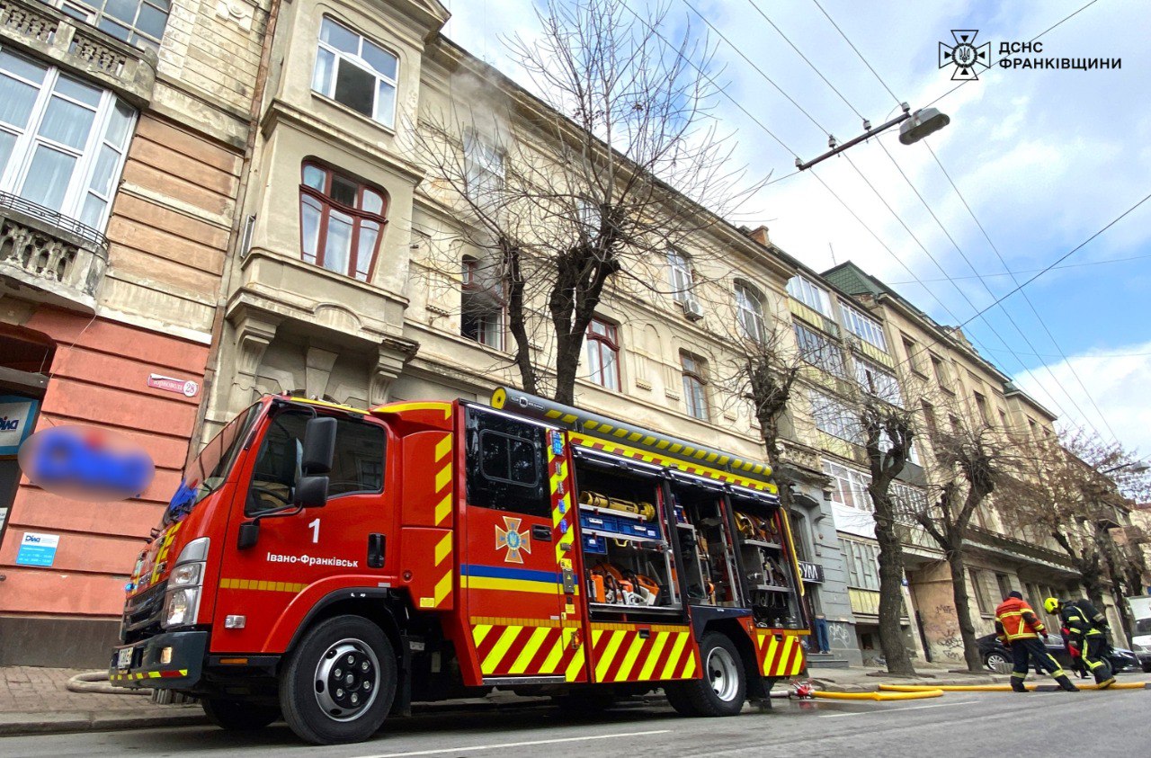 Двоє загиблих: рятувальники повідомили деталі пожежі на Чорновола