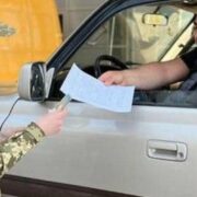 Приїхали: уряд закрив виїзд за кордон через систему “Шлях” для водіїв, що перевозять гуманітарні вантажі