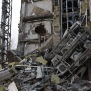 Удар балістикою по Ізюму: є загиблі та поранені