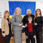 Як на Прикарпатті працює виробництво етноодягу подружжя Ткачуків з Ірпеня
