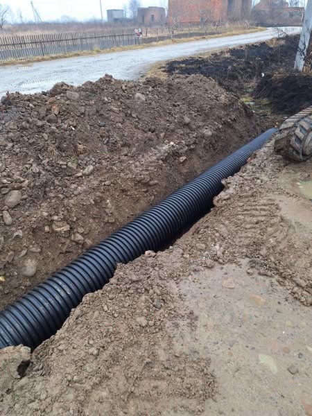 Через спалювання трави в Кропивнику знищено водопропускну трубу