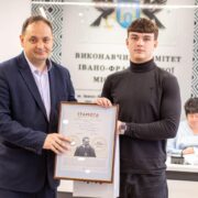 Міський голова вручив грамоту Назару Гриневичу